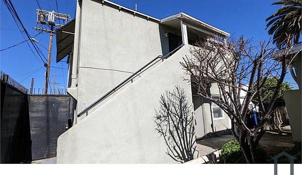 1st image of 945 W 55th St