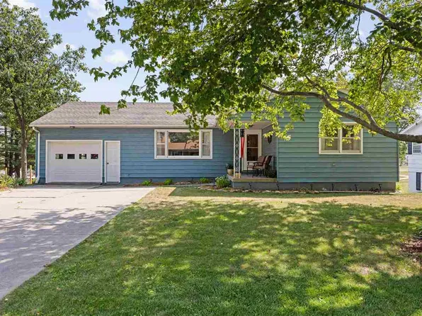717 W Broad St, North English, IA 52316