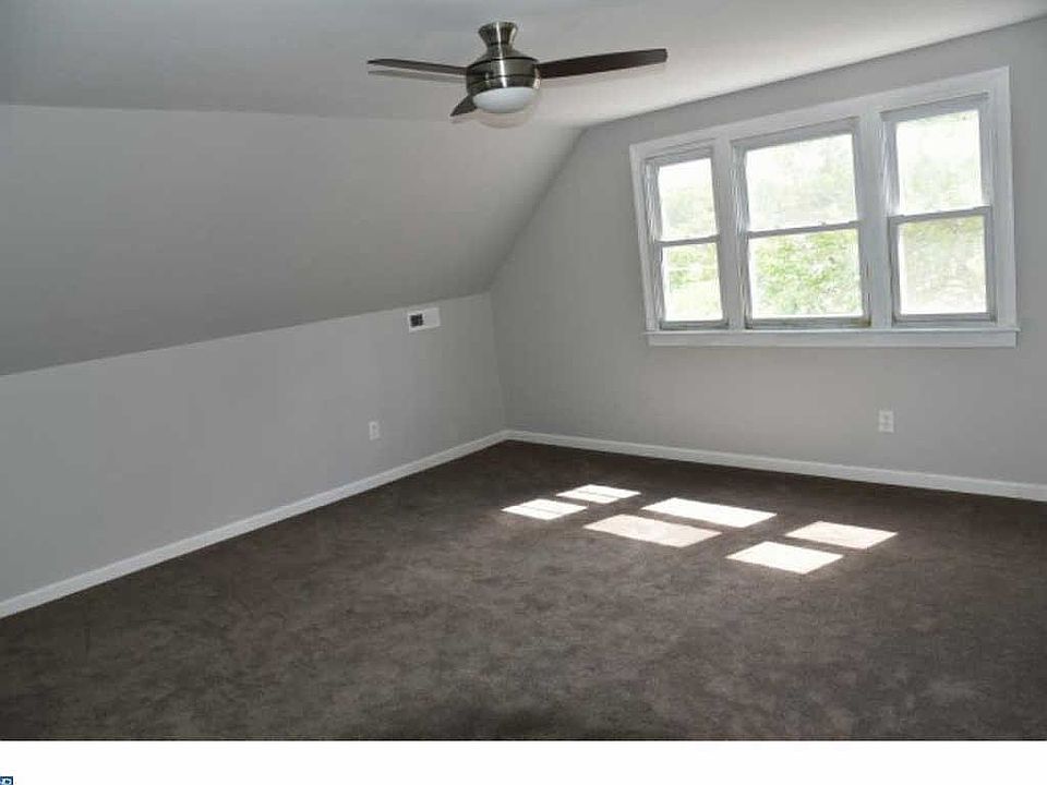 1st image of 17 Buxmont Ln