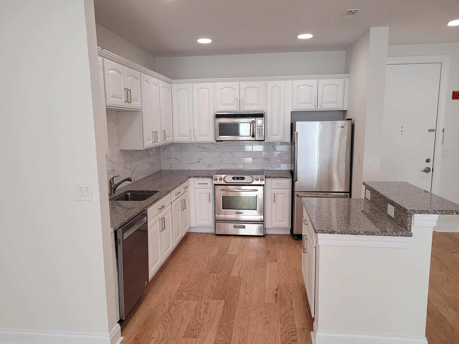 2 bed, 1386 sqft, $5,000 — Photo 2