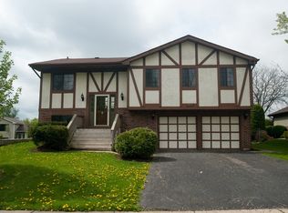2259 Waterfall Ln, Hanover Park, IL 60133