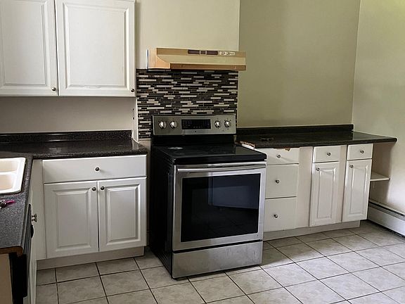 3rd image of 237 Oaklawn Ave #2