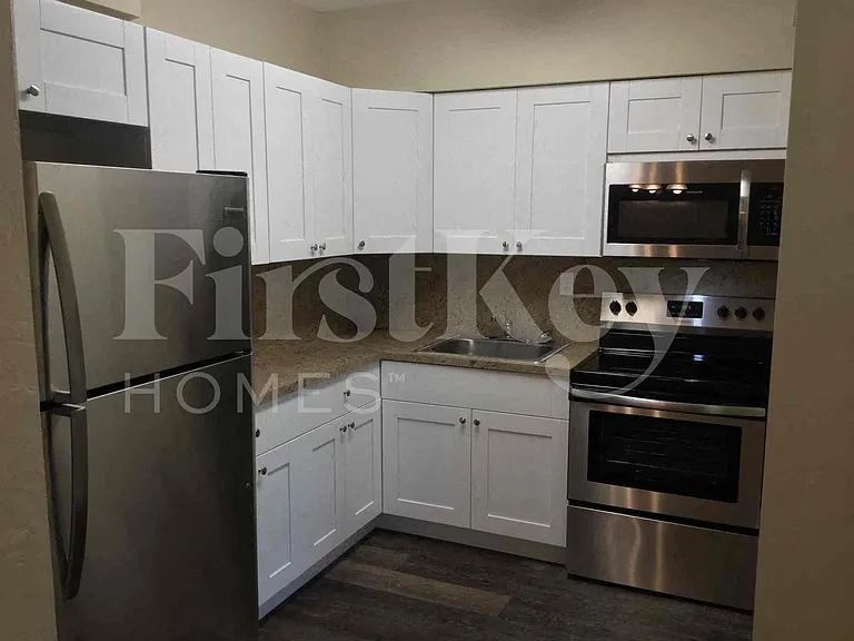10020 SW 37th St — Photo 11