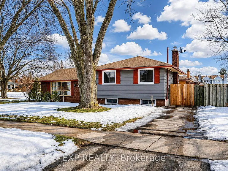 33 Fairlawn Rd — Photo 2