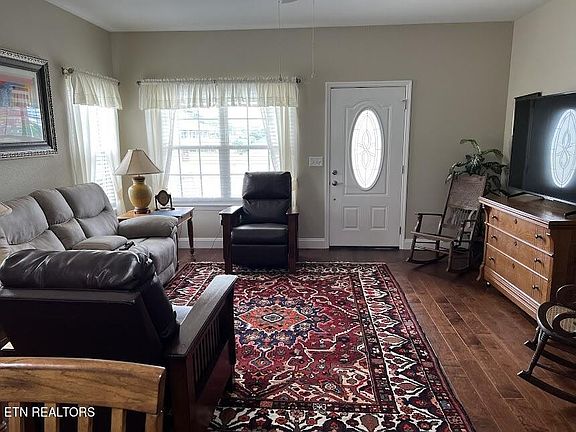 3rd image of 117 Sierra Dr