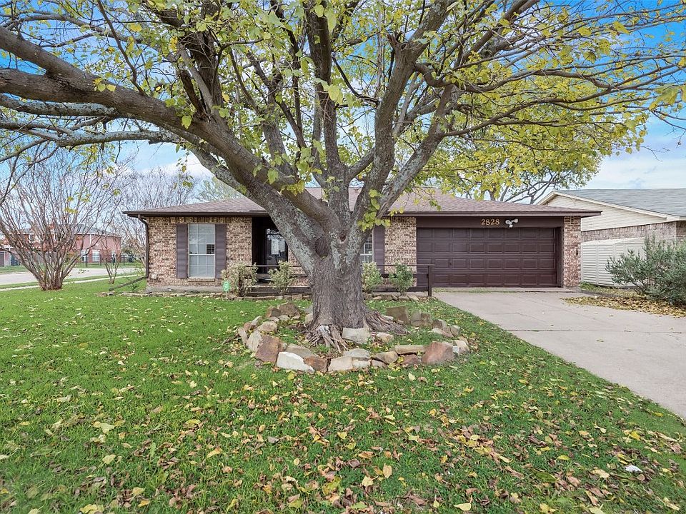1st image of 2828 E Pepperidge Dr
