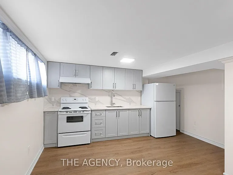 1038 Alexandra Ave — Photo 9