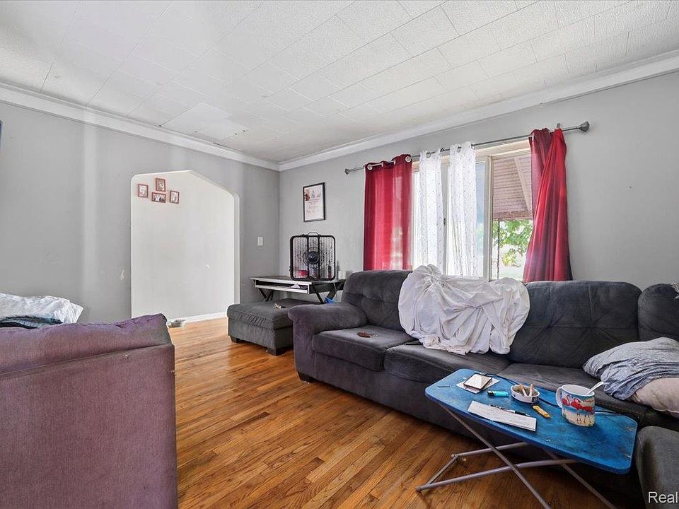 17694 Avon Ave, photo 3