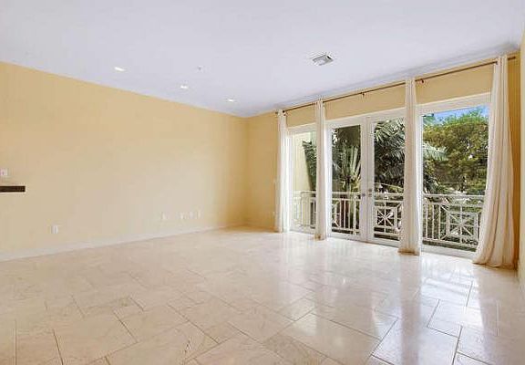 Home For Sale In ROYAL ATLANTIC IN DELRAY BEACH CONDO