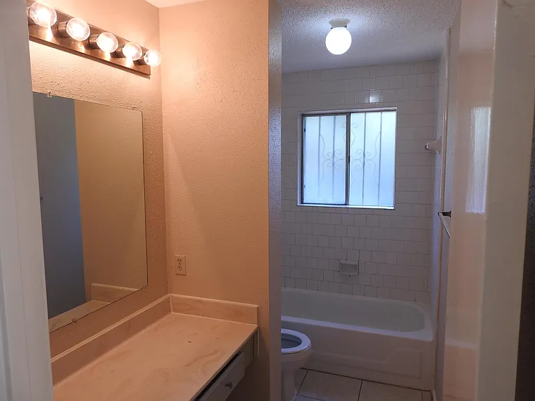 4326 Katrina Ln — Photo 8