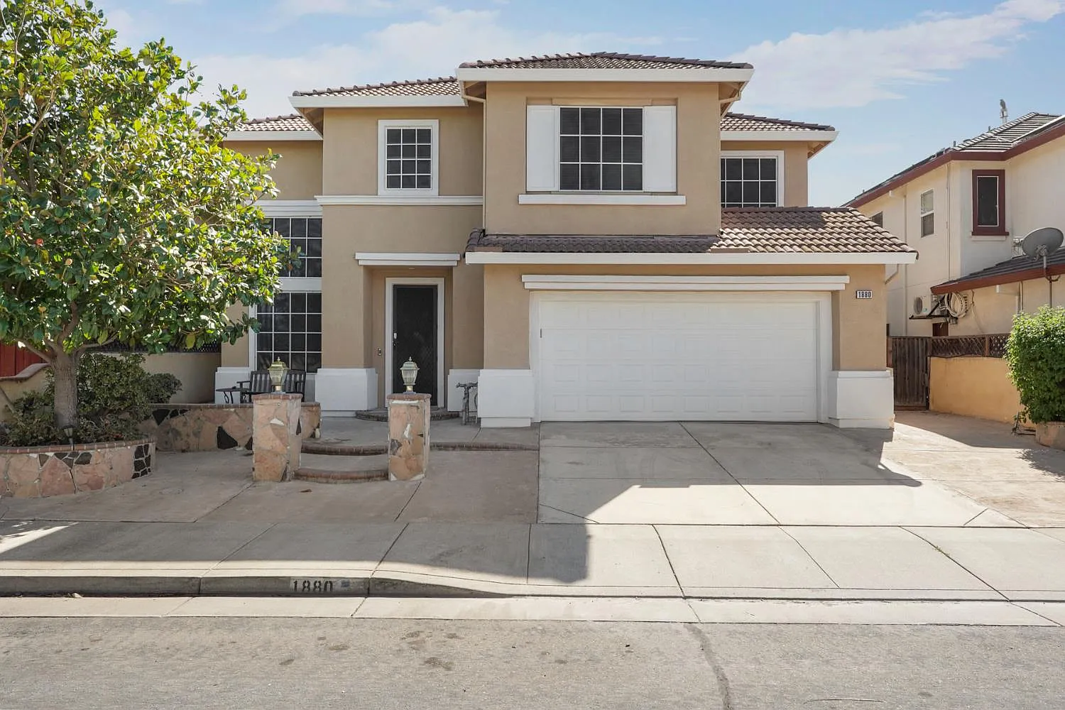 1880 Persimmon Way photo 1
