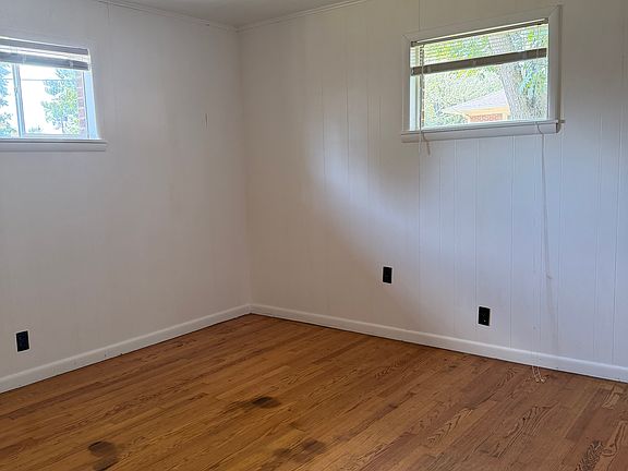 5th image of 207 Kansas Ave