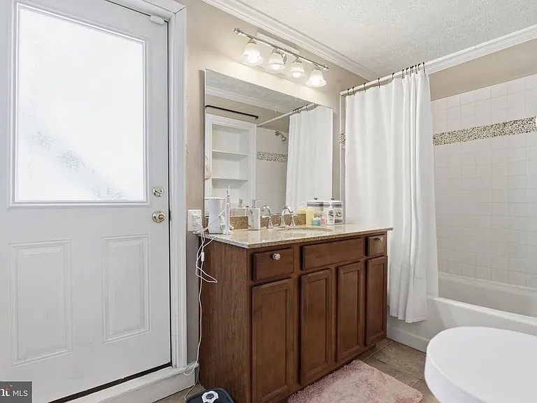 116 W Clement St — Photo 7