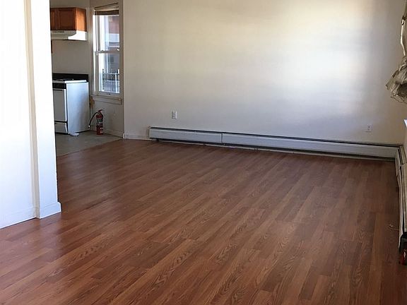 4th image of 304 Arlington Ave #2