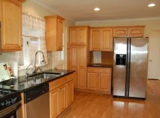 13 Chestnut St, Edison, NJ 08817