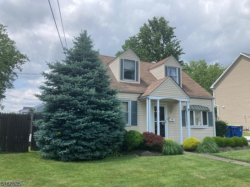 1st image of 107 N Richards Ave