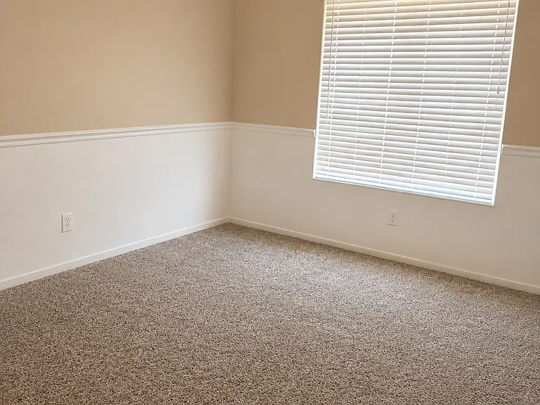 1085 E Pennsylvania Ave — Photo 9
