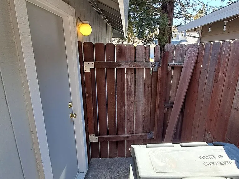 3835 Hunters Glen Pl — Photo 30