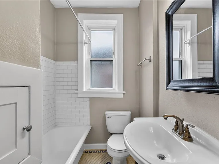 3637 Bowen — Photo 23