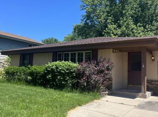 9744 S Veronica Dr, Oak Creek, WI 53154