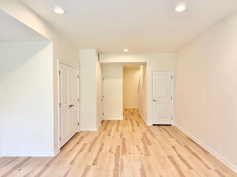 127 Streamview Dr — Photo 30