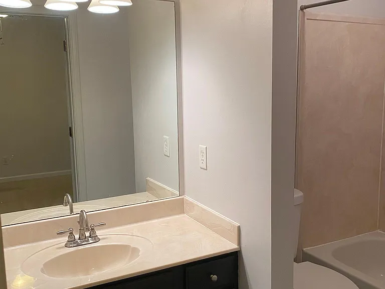 1095 Breezy Valley Dr — Photo 7