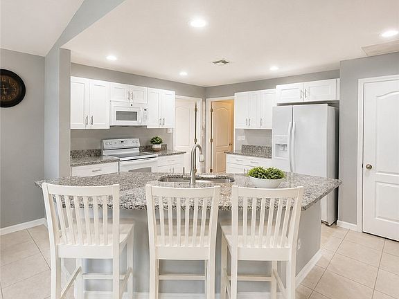 4th image of 53 Terry Ave S