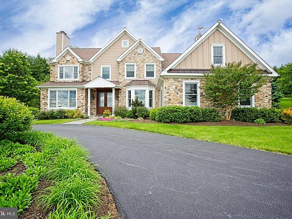 2nd image of 39 Wyndemere Lake Dr
