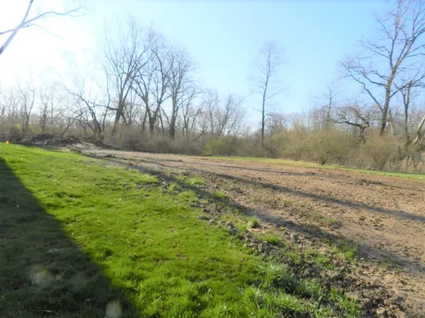 673 S Cygnet Lake Dr, Benton Harbor, MI 49022