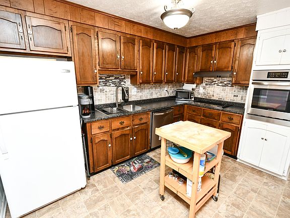 3rd image of 205 Scarborough Rd