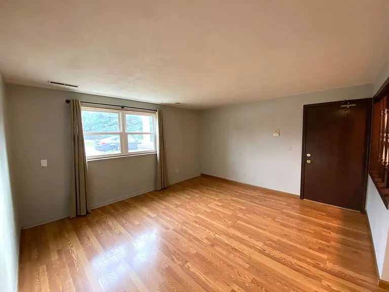 1211 W Chestnut Street — Photo 7