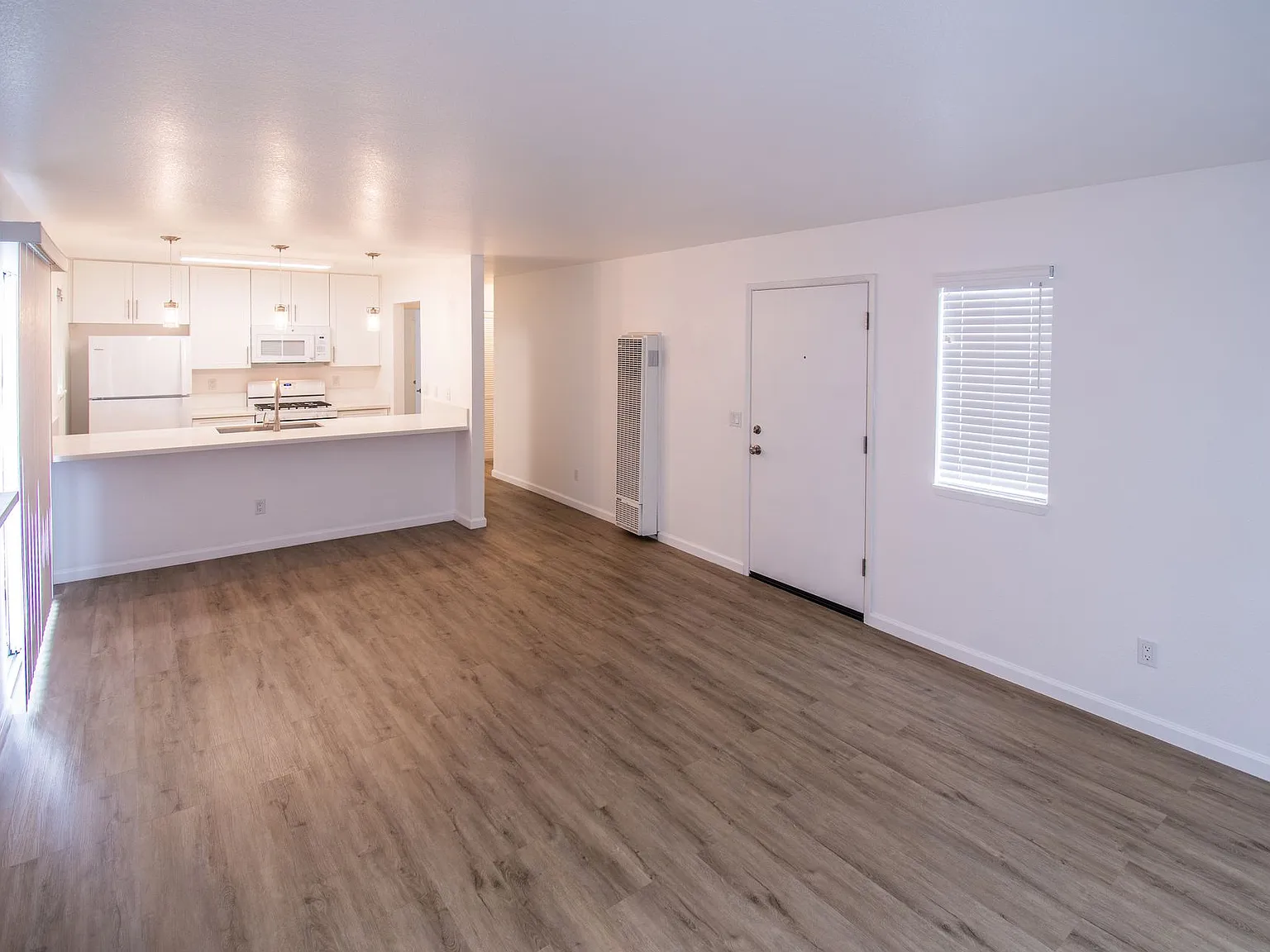 Oak Park Village Apartments — Photo 3