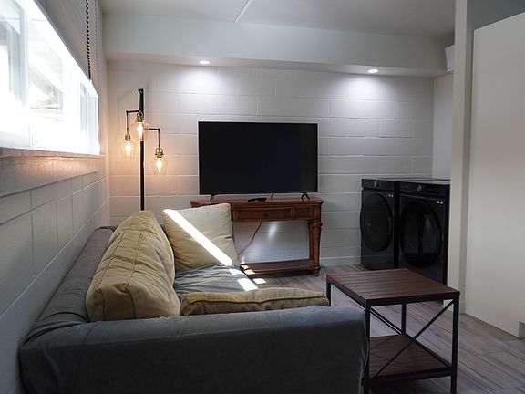 3rd image of 1371 Lower Main St #8