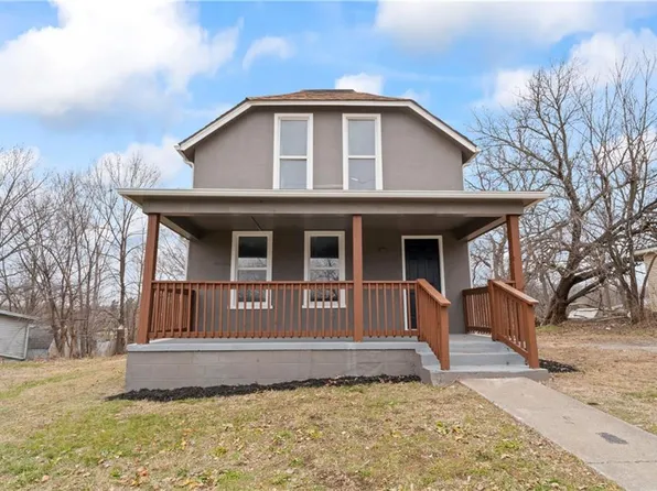 1323 Maple St, Atchison, KS 66002