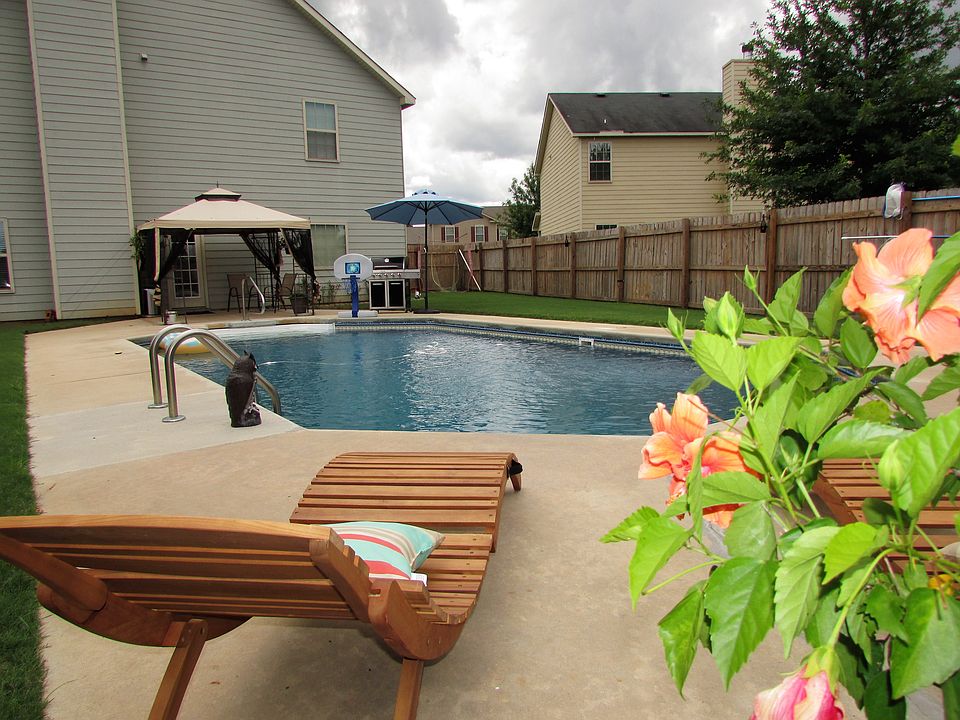 1st image of 122 Broomsedge Ln