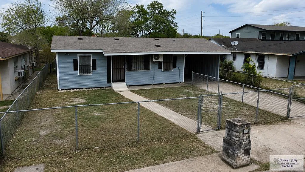 2 bed, 1.0 bath, 660 sqft, $1,200 — Photo 1