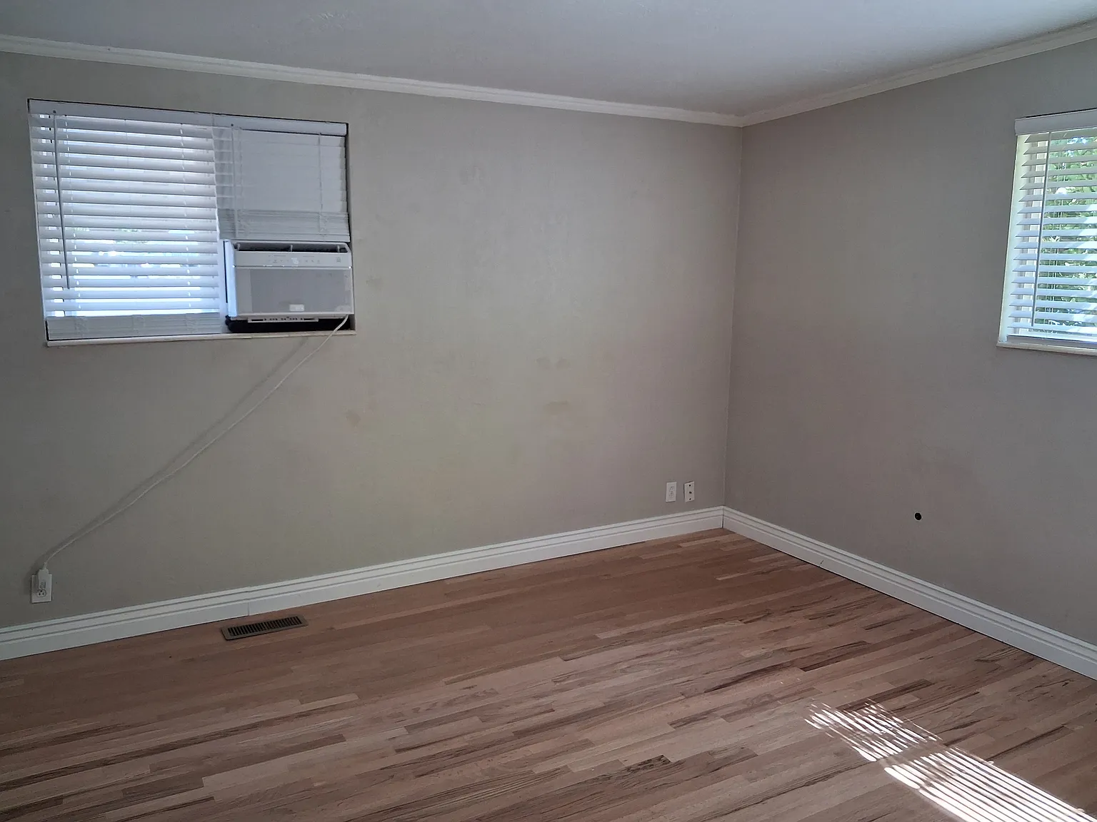 684 E Leland Ave S — Photo 2