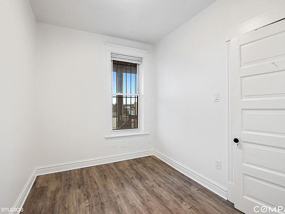 3rd image of 2337 W Superior St APT 2R