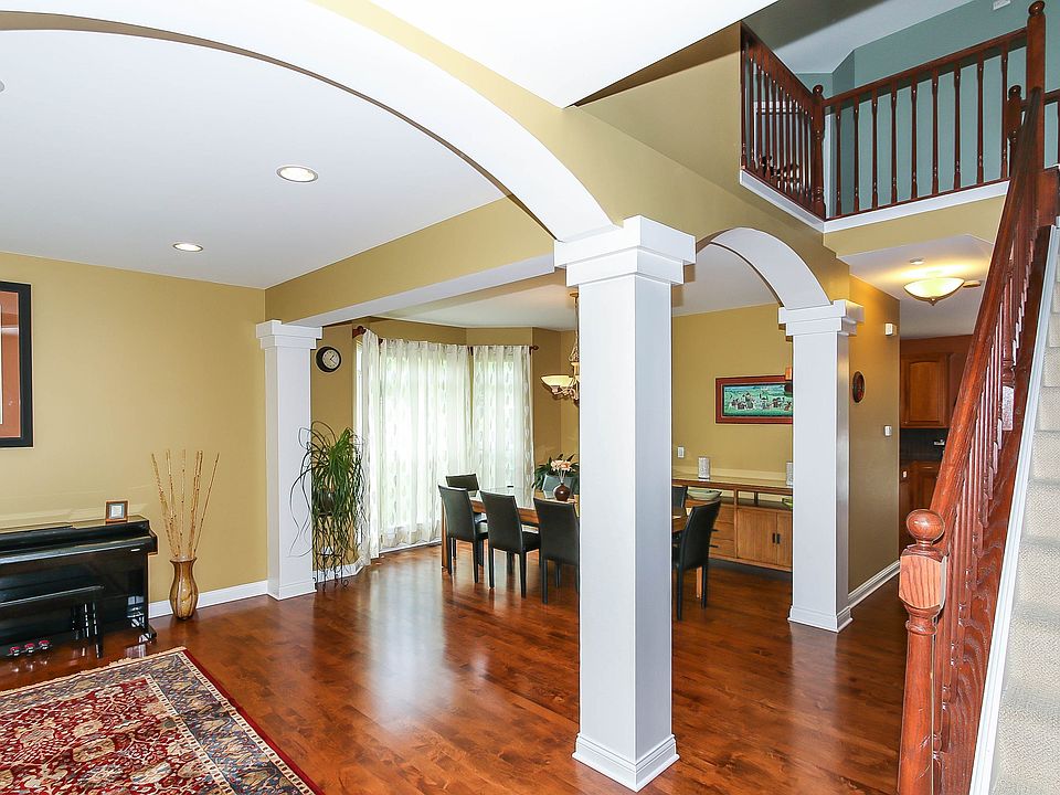 1st image of 19 Moraine Dr