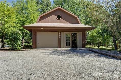 4th image of 1069 Shire Cir
