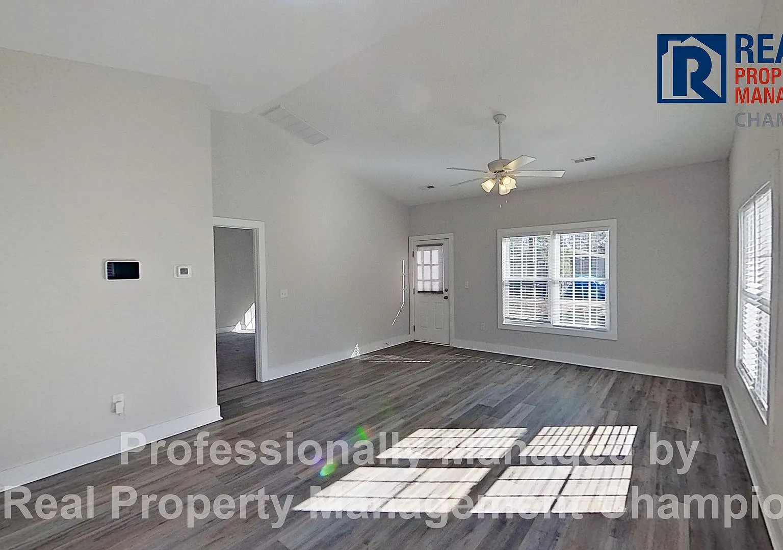 Charming 3 BR/2 BA with Open Floorplan — Photo 4