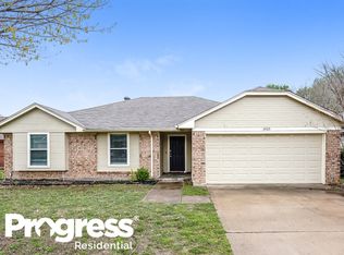 3405 Country Creek Ln, Fort Worth, TX 76123