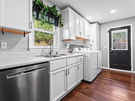 3rd image of 30 Parsons Rd