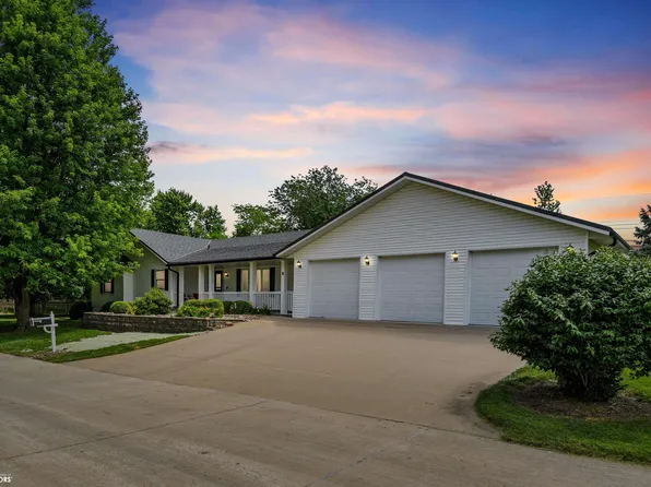 7 Hobart Pl, Grinnell, IA 50112