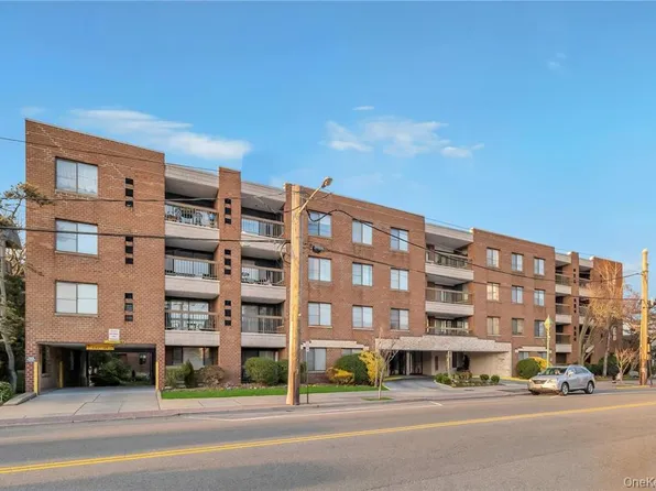 376 Central Avenue #2N, Lawrence, NY 11559
