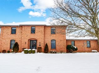 1363 N Regency Dr, Xenia, OH 45385