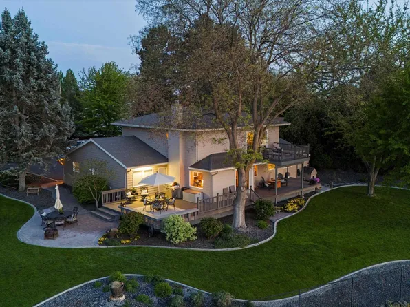 109 Snake River Dr, Burbank, WA 99323