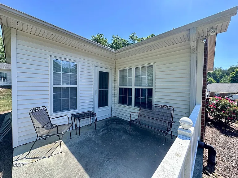 212 Old Brickyard Cir — Photo 4