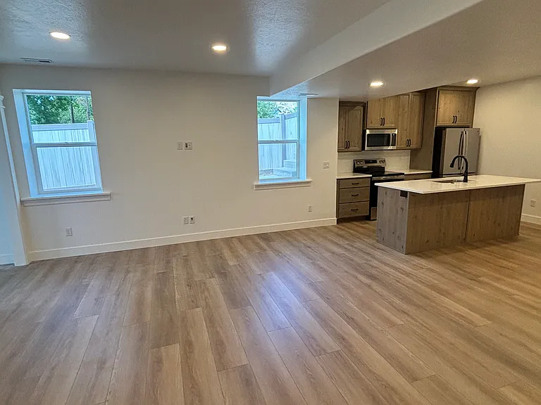 71 N 145 W — Photo 18