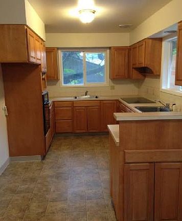 3rd image of 901 SE 94th Ave